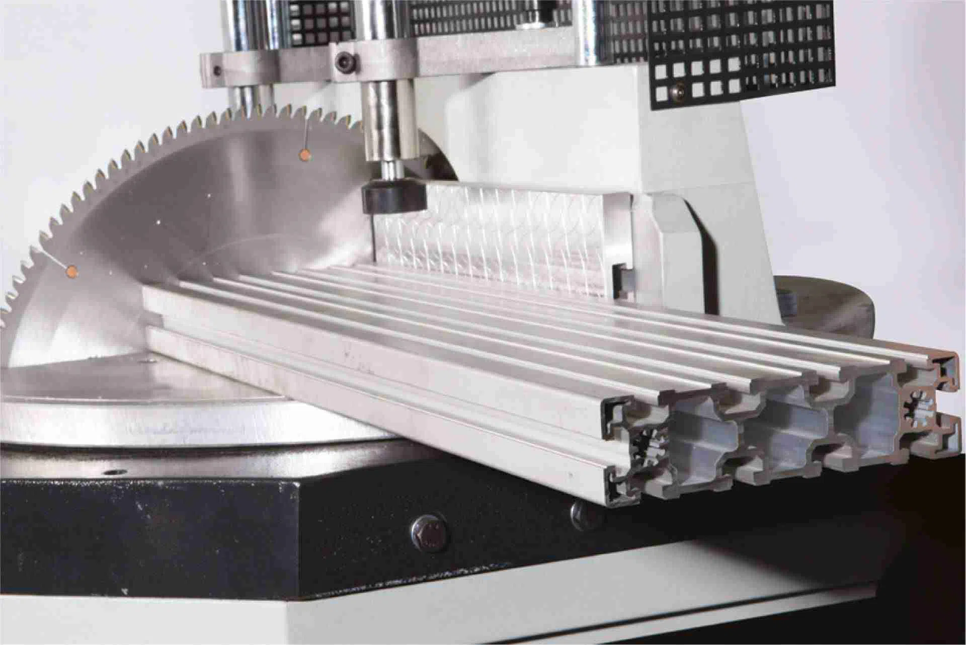 Alüminyum Kesme Makineleri: Türleri, Kullanım Alanları ve Avantajları